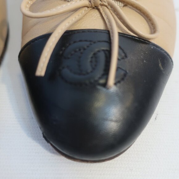 Womens Chanel Beige Black Capped Toe Interlocked CC Ballet Flat Shoes 39 US/8.5 - Picture 6 of 16